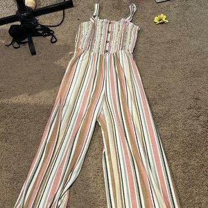 selling a romper doesn’t like how it fits me, hoping you’ll like it better!